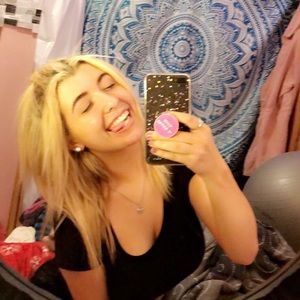 Meet your Posher, Mia